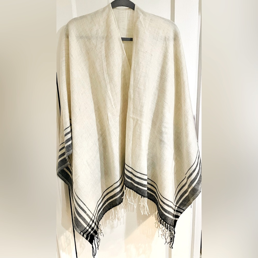 NWOT UNIQLO Ruana Wrap Poncho Ivory Gray Striped Cozy OS